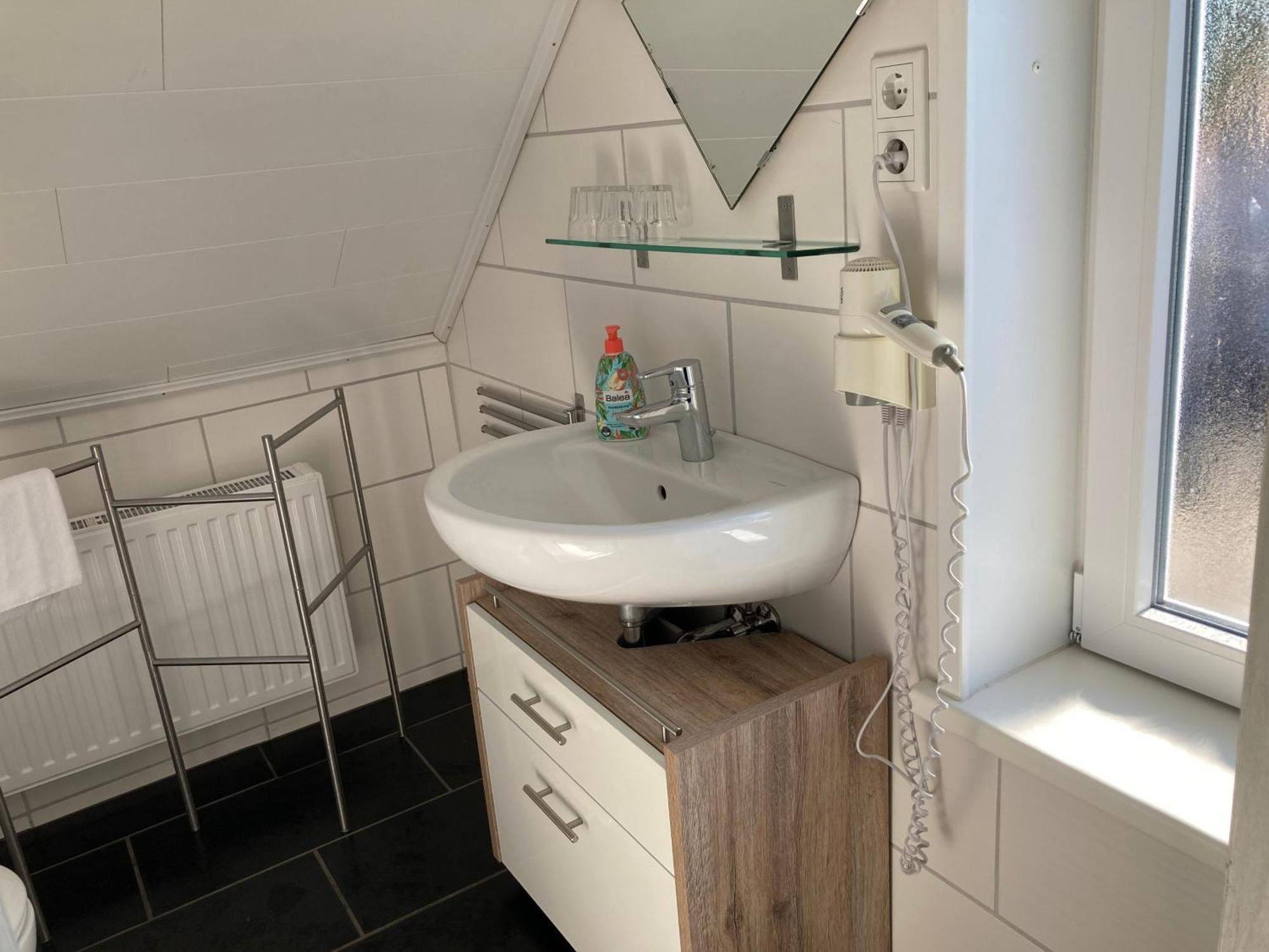 Haus Krabbe Apartments, Zentral Gelegen Im Idyllischen Nordseeort Zwischen Bremerhaven Und Cuxhaven, Hunde Kostenfrei Willkommen, Hauseigene Kostenfreie Parkplaetze Wremen Bagian luar foto
